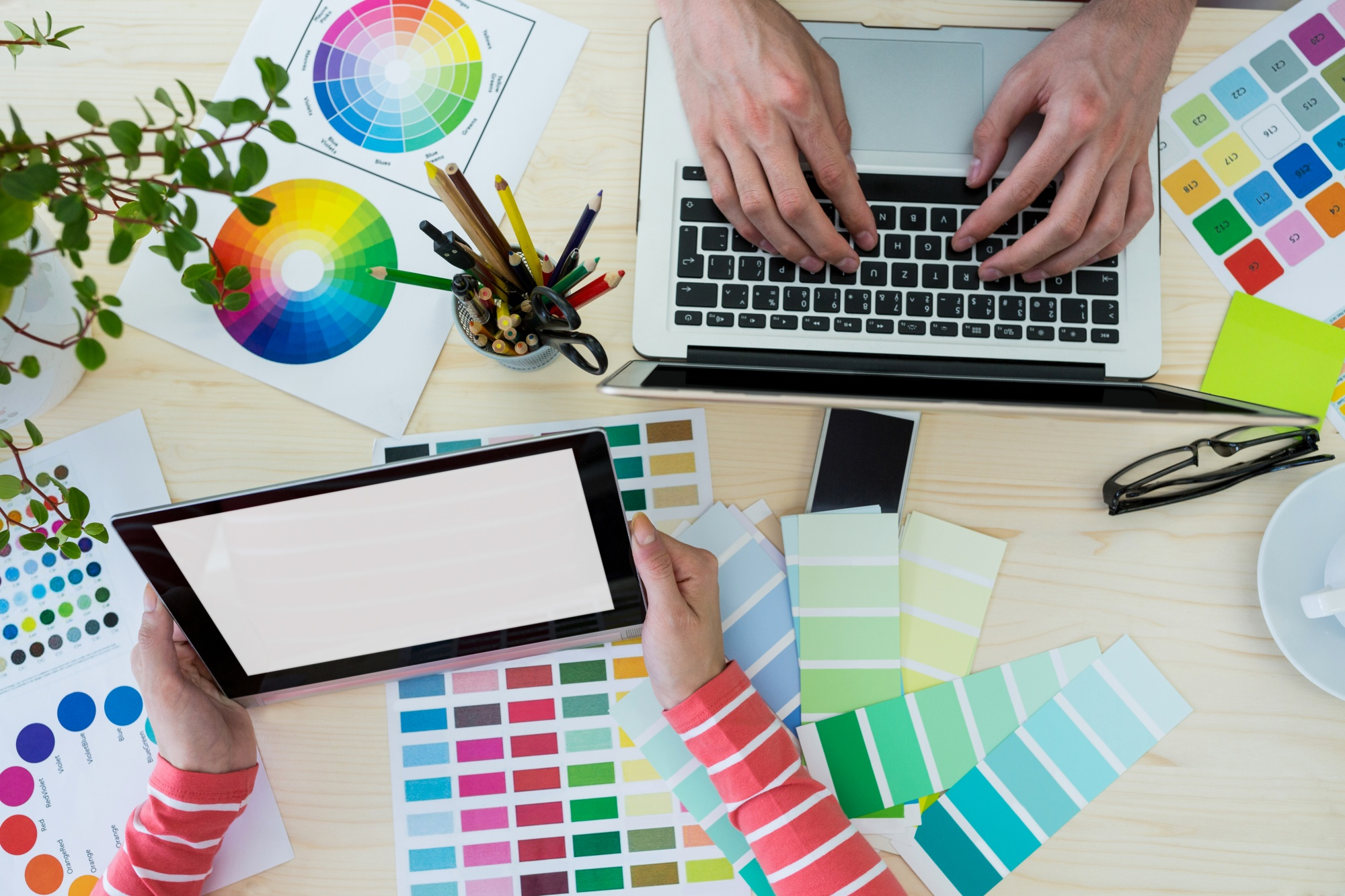 Cómo el Diseño Gráfico Puede Hacer que tu Contenido se Vuelva Viral