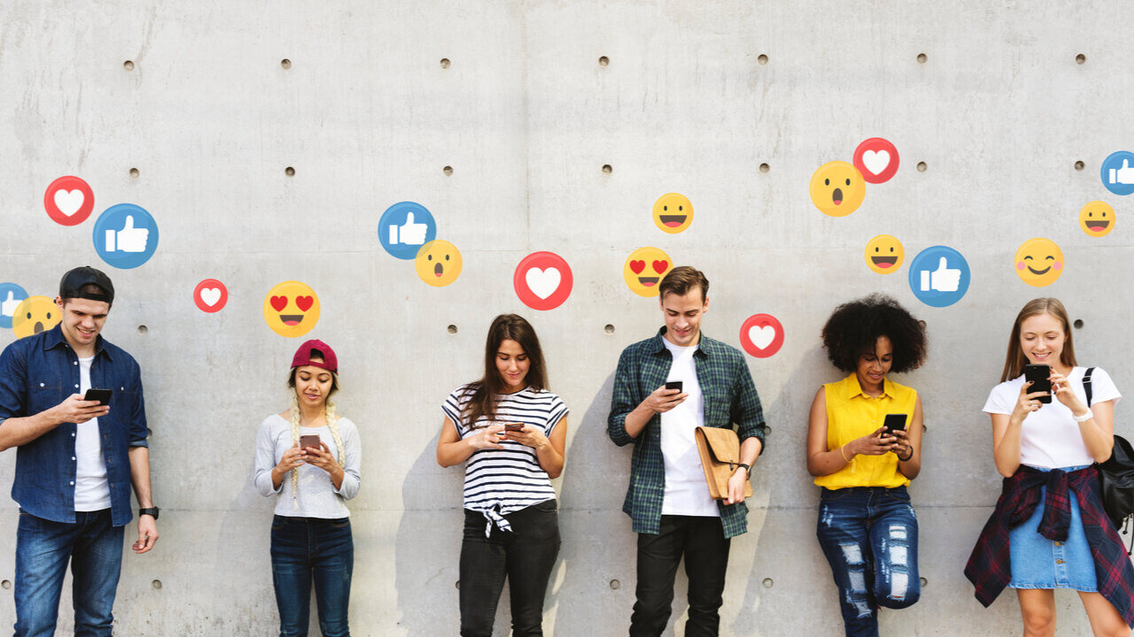 Comunicación Efectiva en la Era Digital: Estrategias para Destacar en Redes Sociales